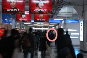 ������̓����A���ʘH��i�݂܂�